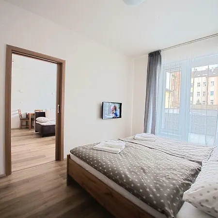 Apartment Sunny, Fully Furnished Type With Terrace Pilsen