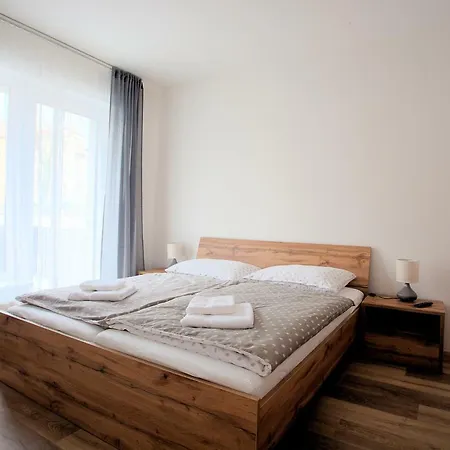 Sunny, Fully Furnished Type With Terrace アパート プルゼニ