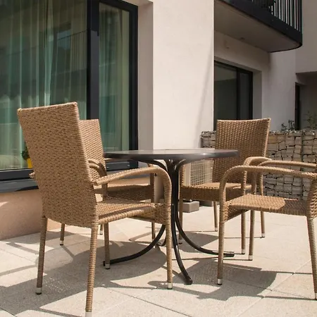 Apartment Sunny, Fully Furnished Type With Terrace Pilsen
